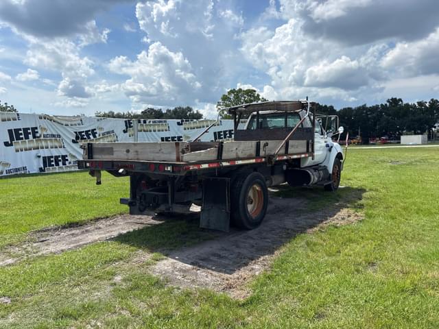 Image of Ford F-750 equipment image 4