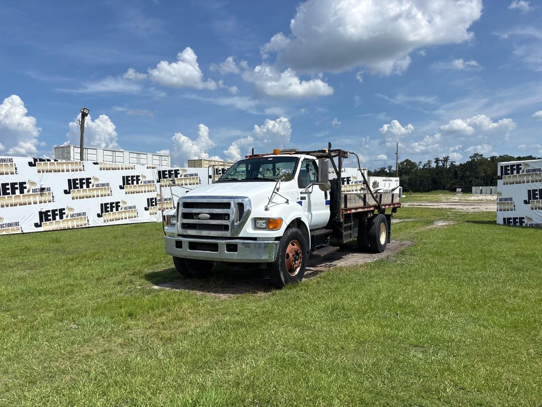 Image of Ford F-750 Primary image