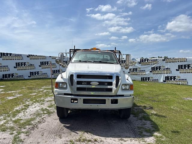Image of Ford F-750 equipment image 1