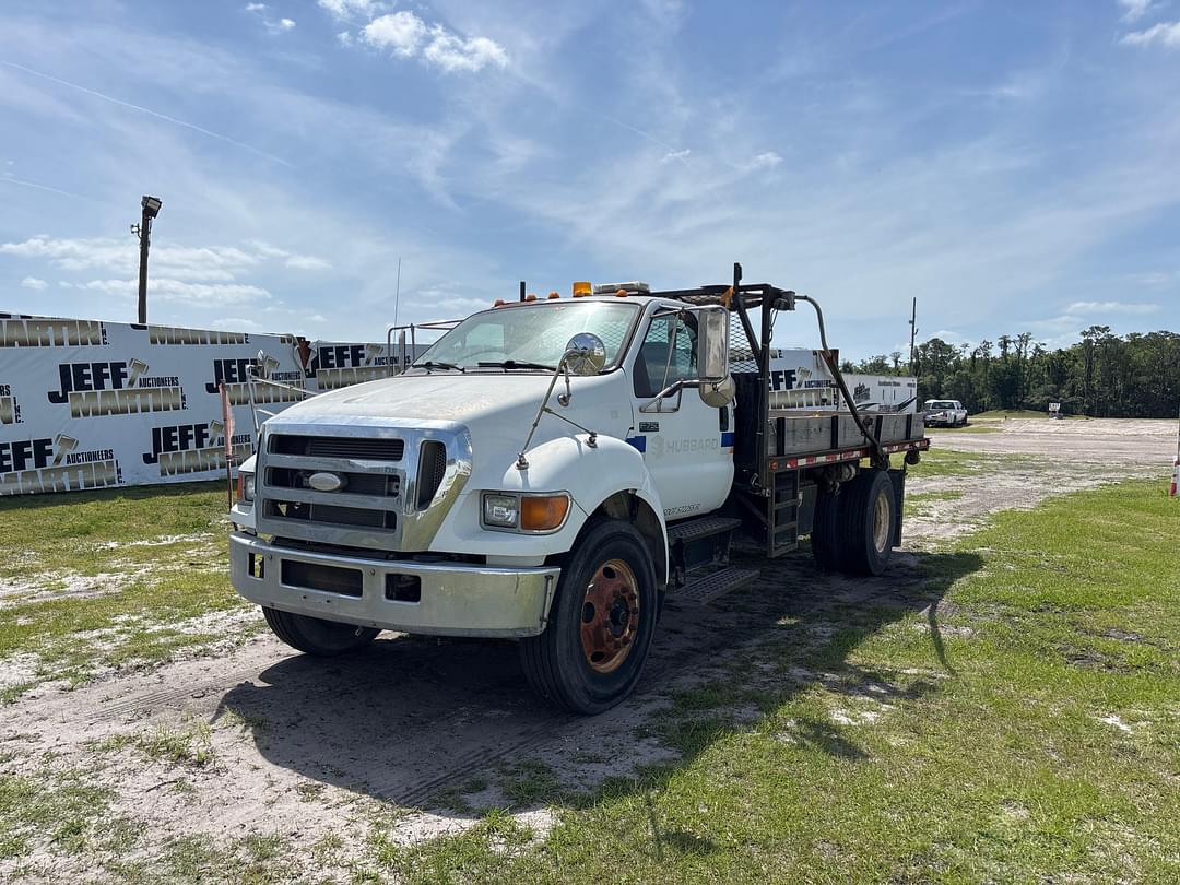 Image of Ford F-750 Primary image