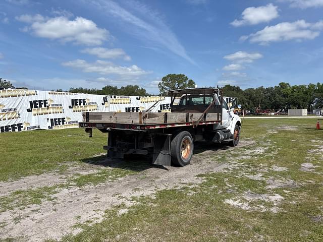 Image of Ford F-750 equipment image 4