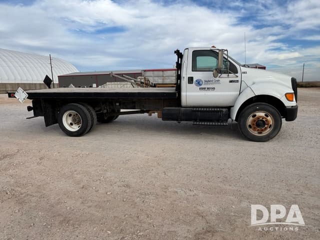 Image of Ford F-750 equipment image 2