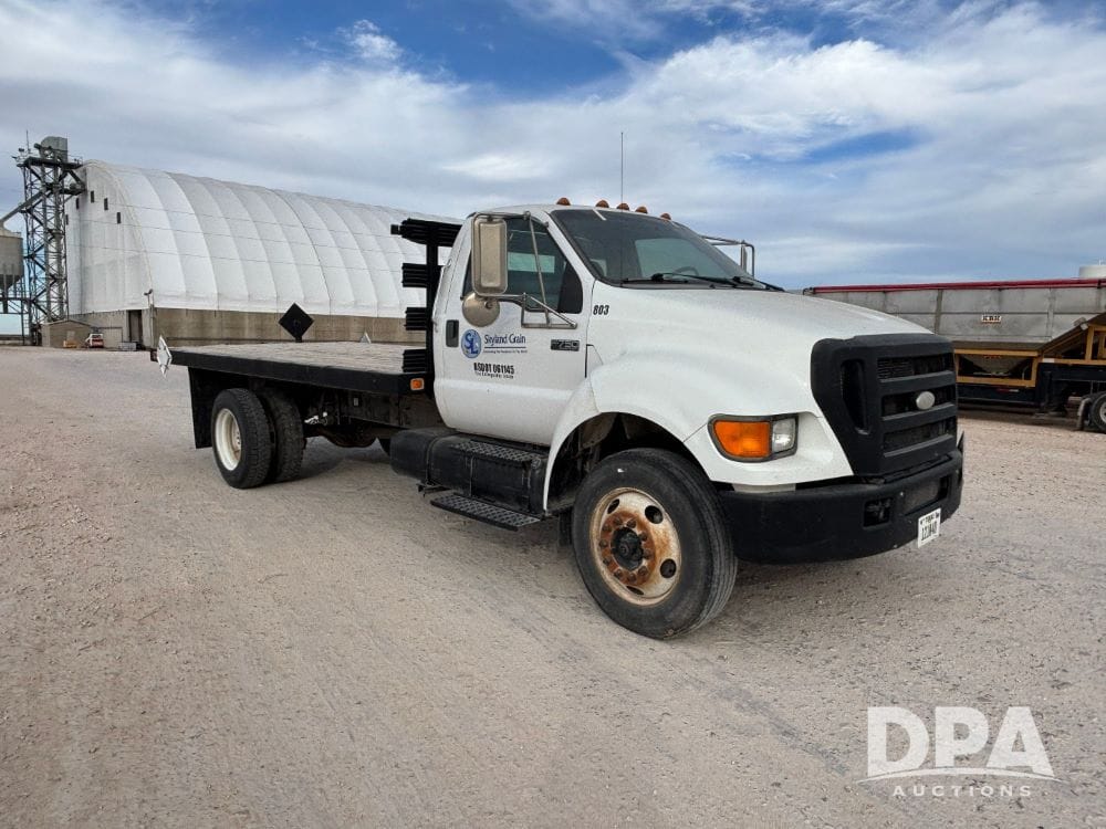 2007 Ford F-750 Equipment Image0