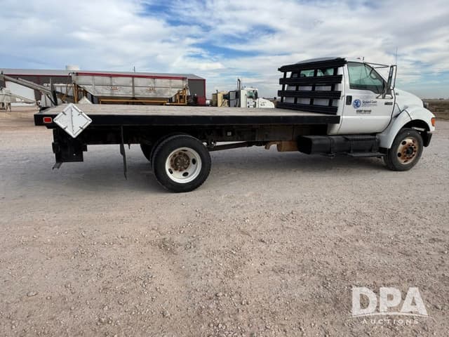 Image of Ford F-750 equipment image 4