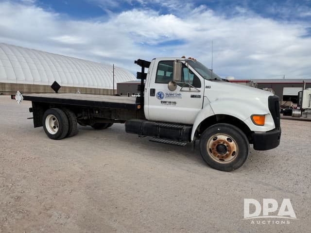 Image of Ford F-750 equipment image 1