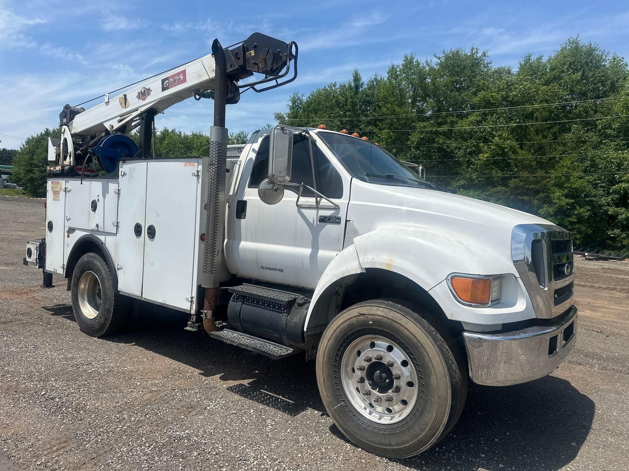 2007 Ford F-750 Equipment Image0