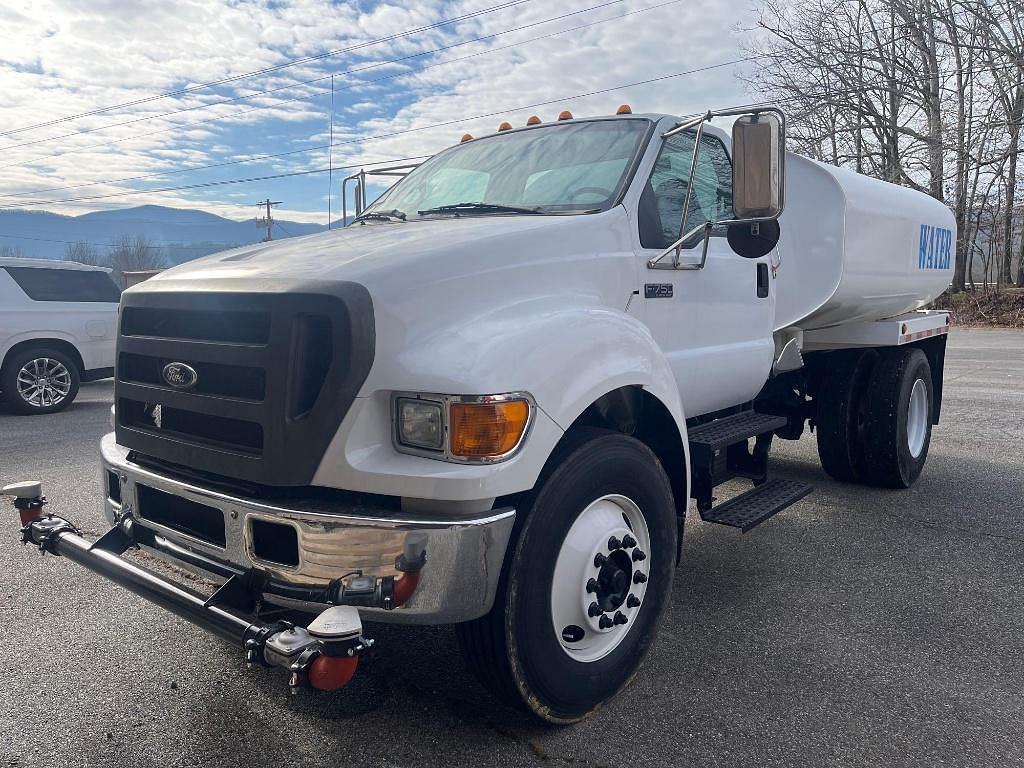 Image of Ford F-750 Primary image