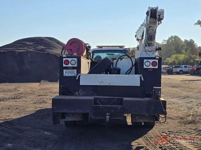 Image of Ford F-750 equipment image 3