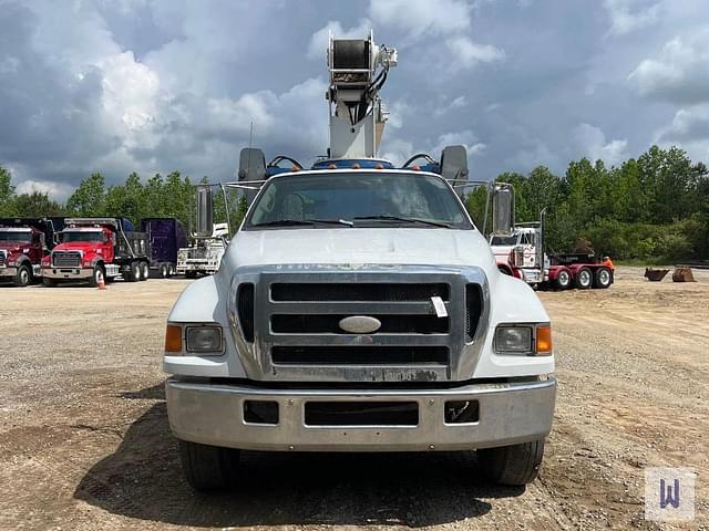 Image of Ford F-750 equipment image 1