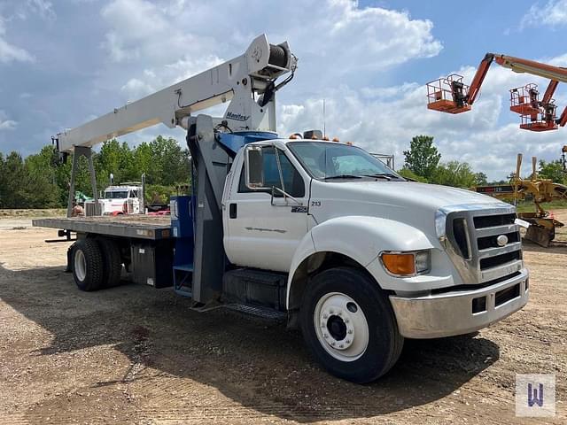Image of Ford F-750 equipment image 2