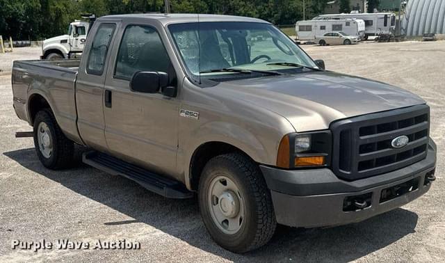 Image of Ford F-250 equipment image 2