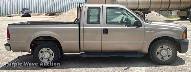 Image of Ford F-250 equipment image 3