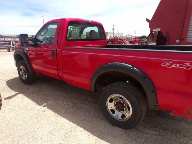 Image of Ford F-350 equipment image 3