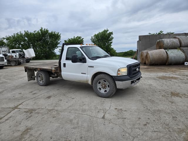 Image of Ford F-350 equipment image 1
