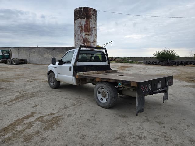 Image of Ford F-350 equipment image 3
