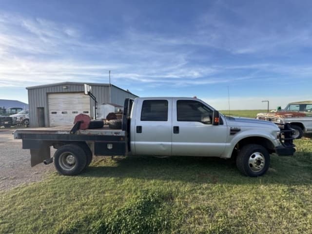 Image of Ford F-350 equipment image 2
