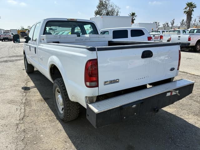 Image of Ford F-350 equipment image 3