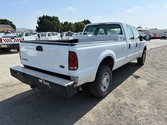 Image of Ford F-350 equipment image 2