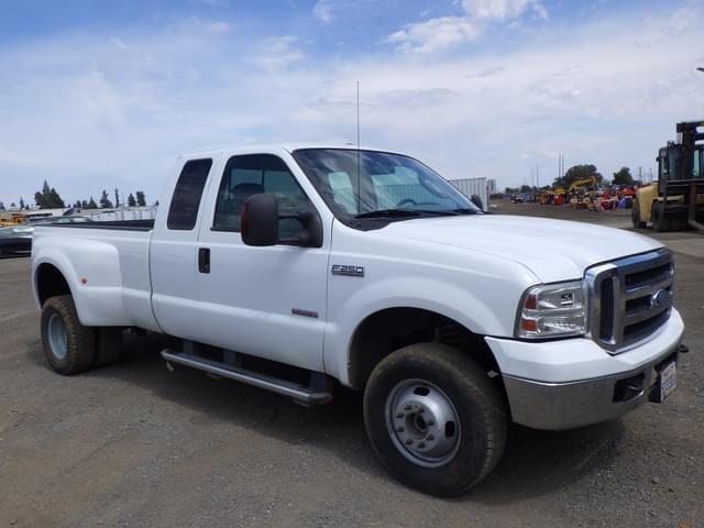 Image of Ford F-350 equipment image 1