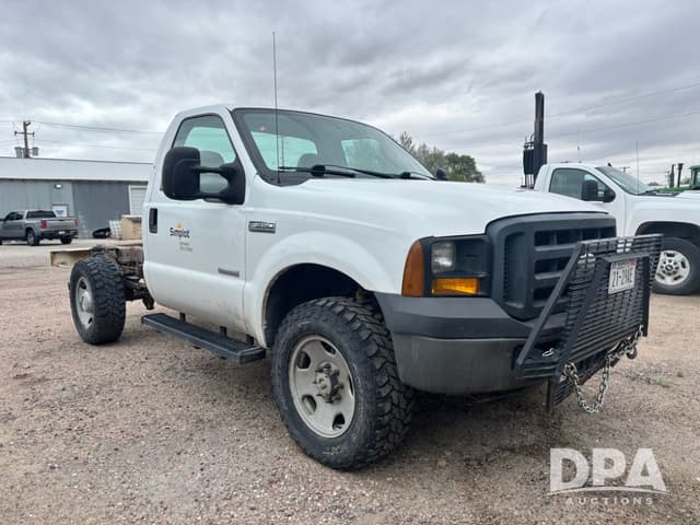 Image of Ford F-350 equipment image 4