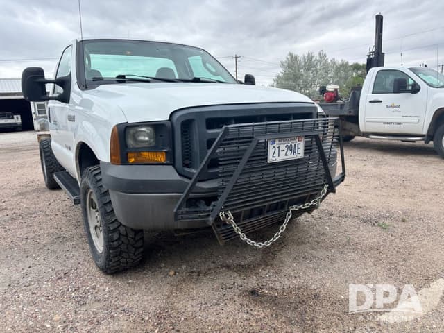 Image of Ford F-350 equipment image 3