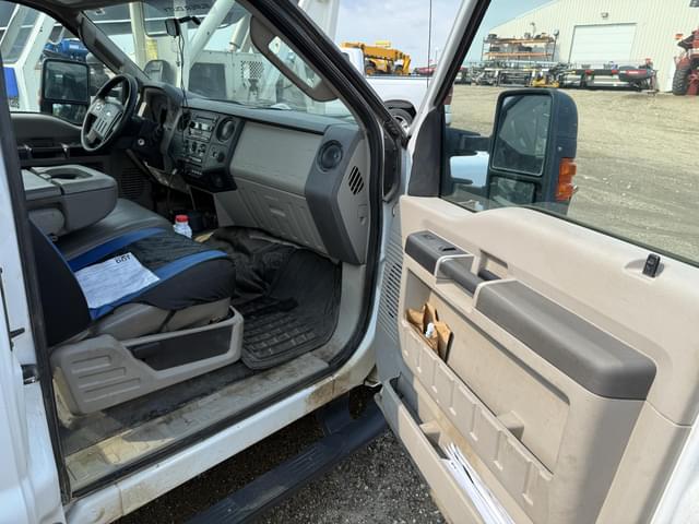 Image of Ford F-350 equipment image 4