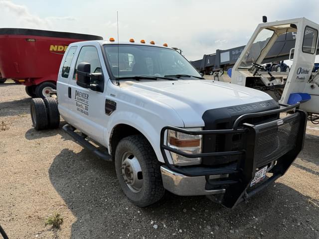 Image of Ford F-350 equipment image 2