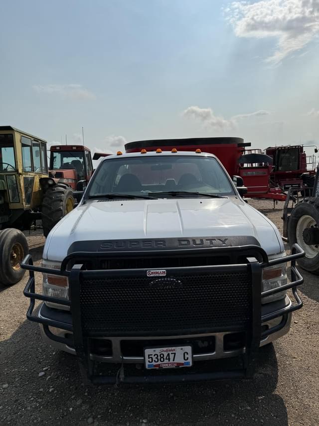 Image of Ford F-350 equipment image 1