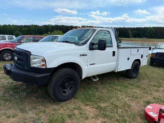 Image of Ford F-350 equipment image 2