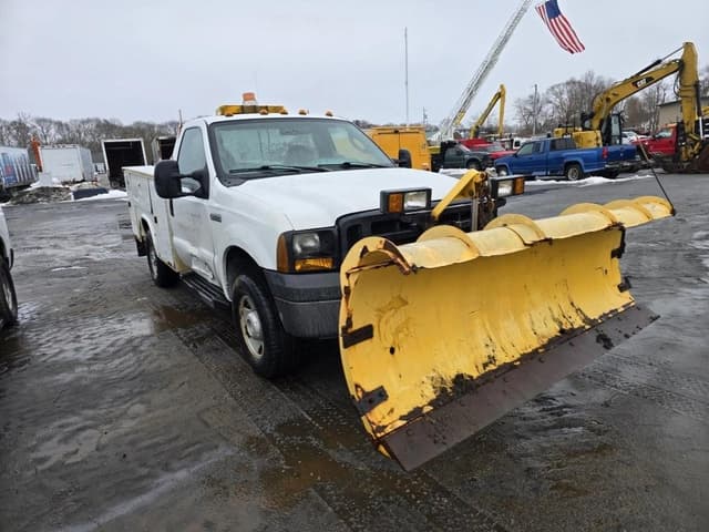 Image of Ford F-350 equipment image 2