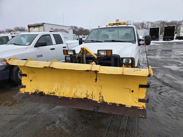 Image of Ford F-350 equipment image 1