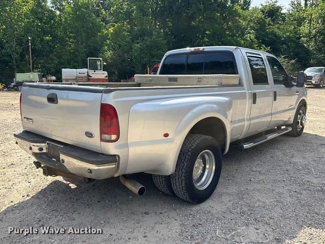 Image of Ford F-350 equipment image 4