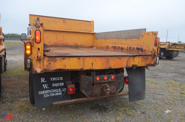 Image of Ford F-350 equipment image 1