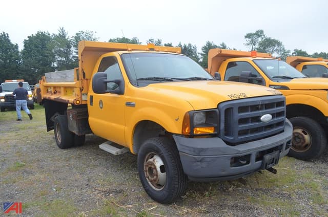 Image of Ford F-350 equipment image 4