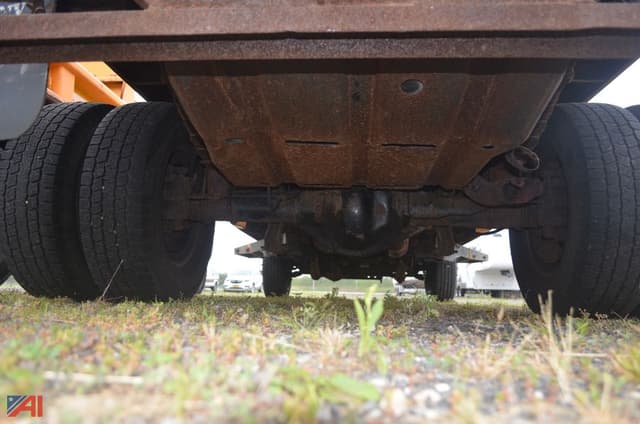 Image of Ford F-350 equipment image 2