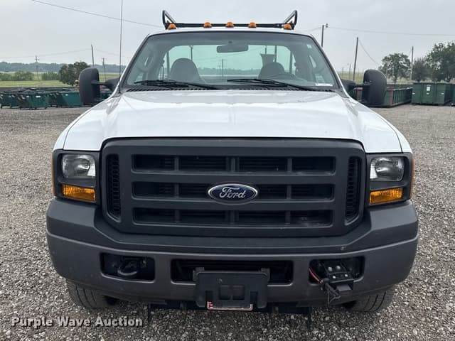 Image of Ford F-350 equipment image 1