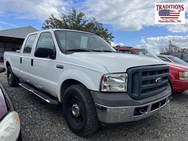 Image of Ford F-350 equipment image 1