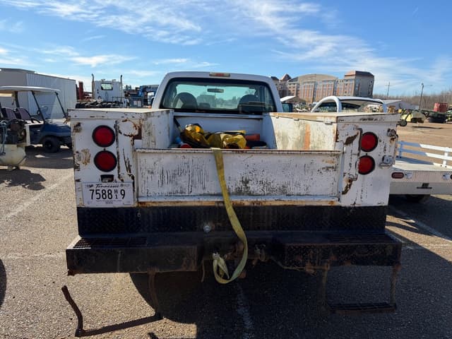 Image of Ford F-350 equipment image 4
