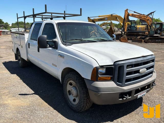 Image of Ford F-350 equipment image 2