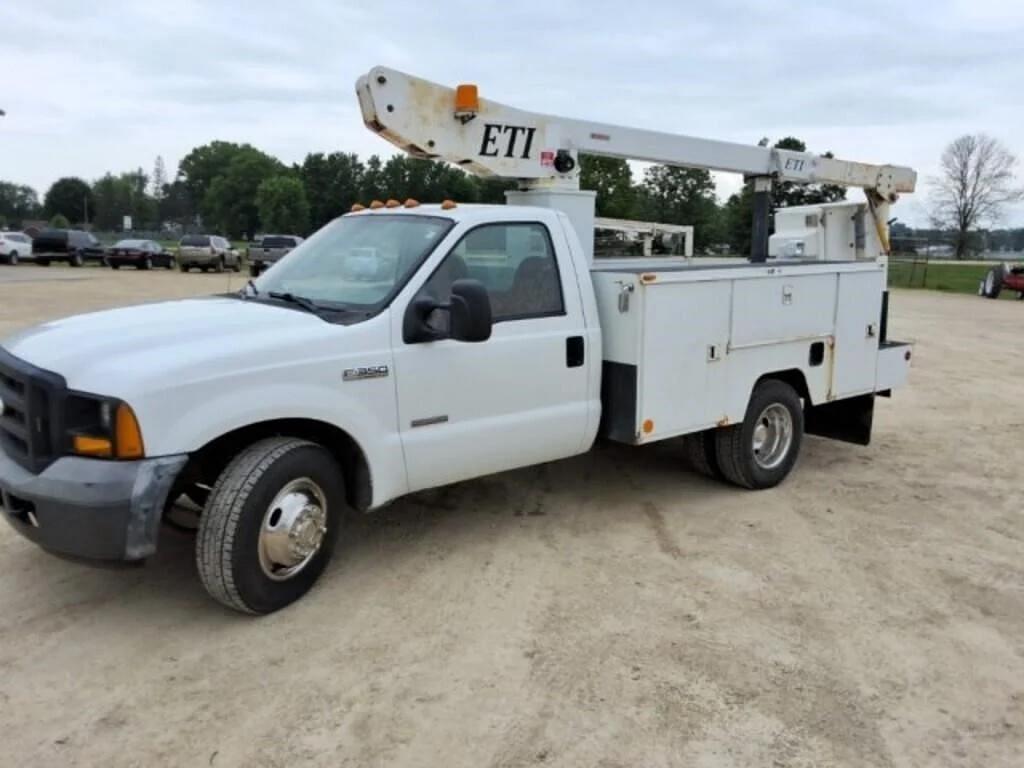 Image of Ford F-350 Primary image
