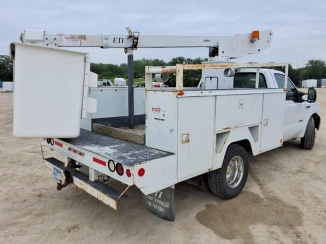 Image of Ford F-350 equipment image 4