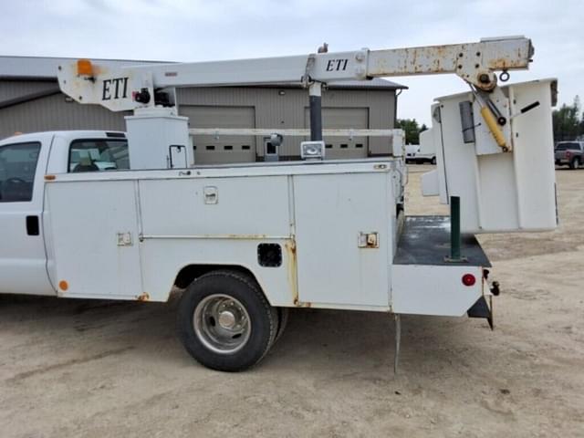 Image of Ford F-350 equipment image 2