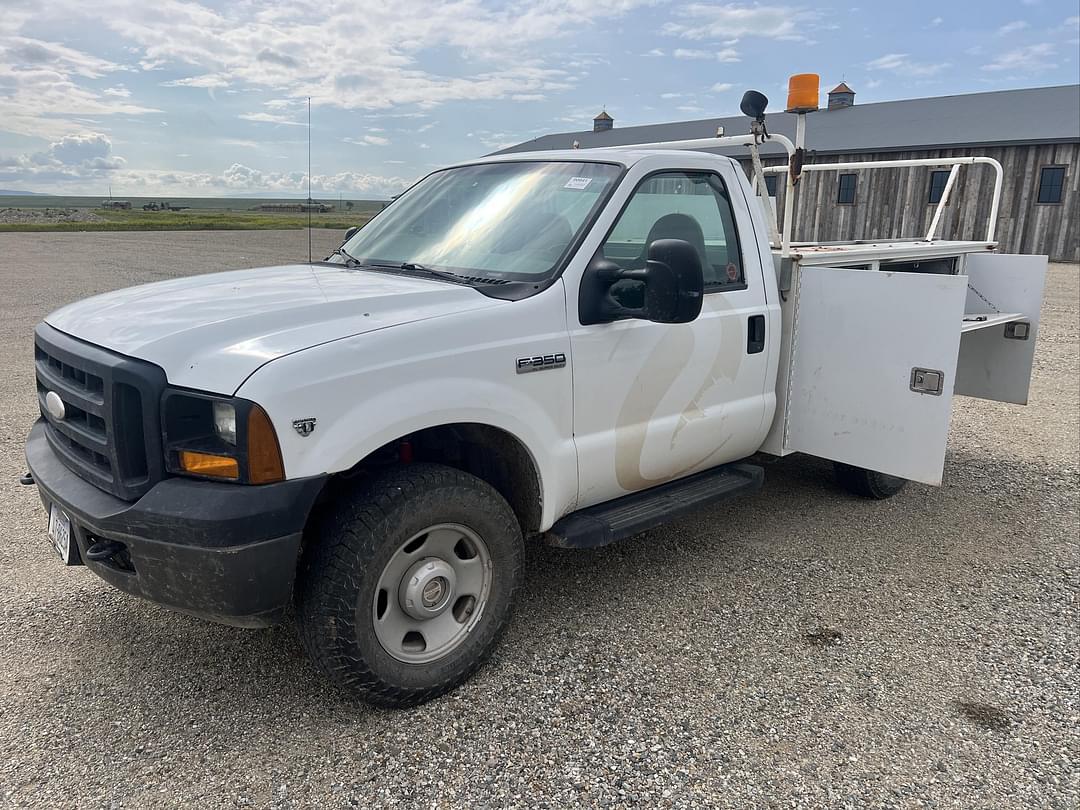 Image of Ford F-350 Primary image