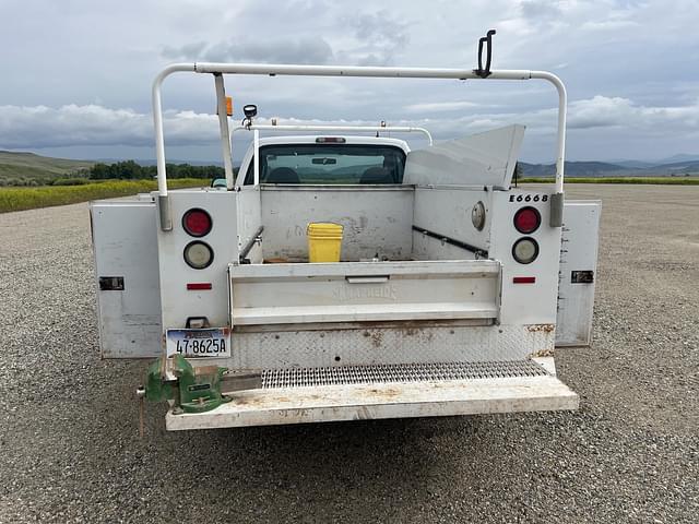 Image of Ford F-350 equipment image 3