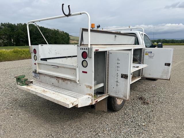 Image of Ford F-350 equipment image 4