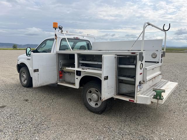 Image of Ford F-350 equipment image 2