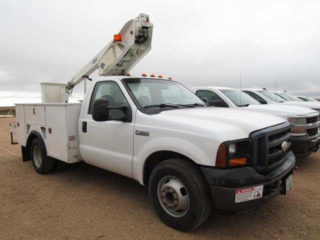 Image of Ford F-350 equipment image 1