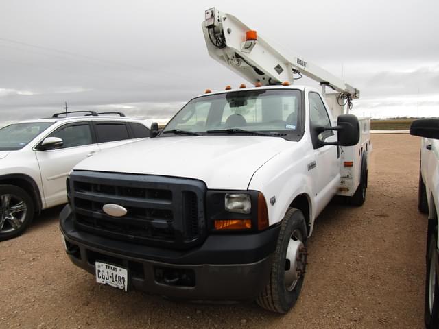 Image of Ford F-350 equipment image 3