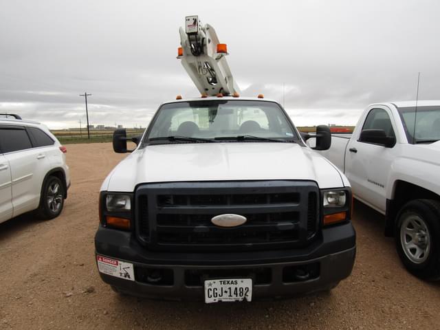 Image of Ford F-350 equipment image 2