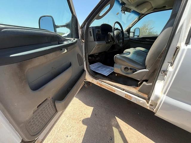 Image of Ford F-450 equipment image 4